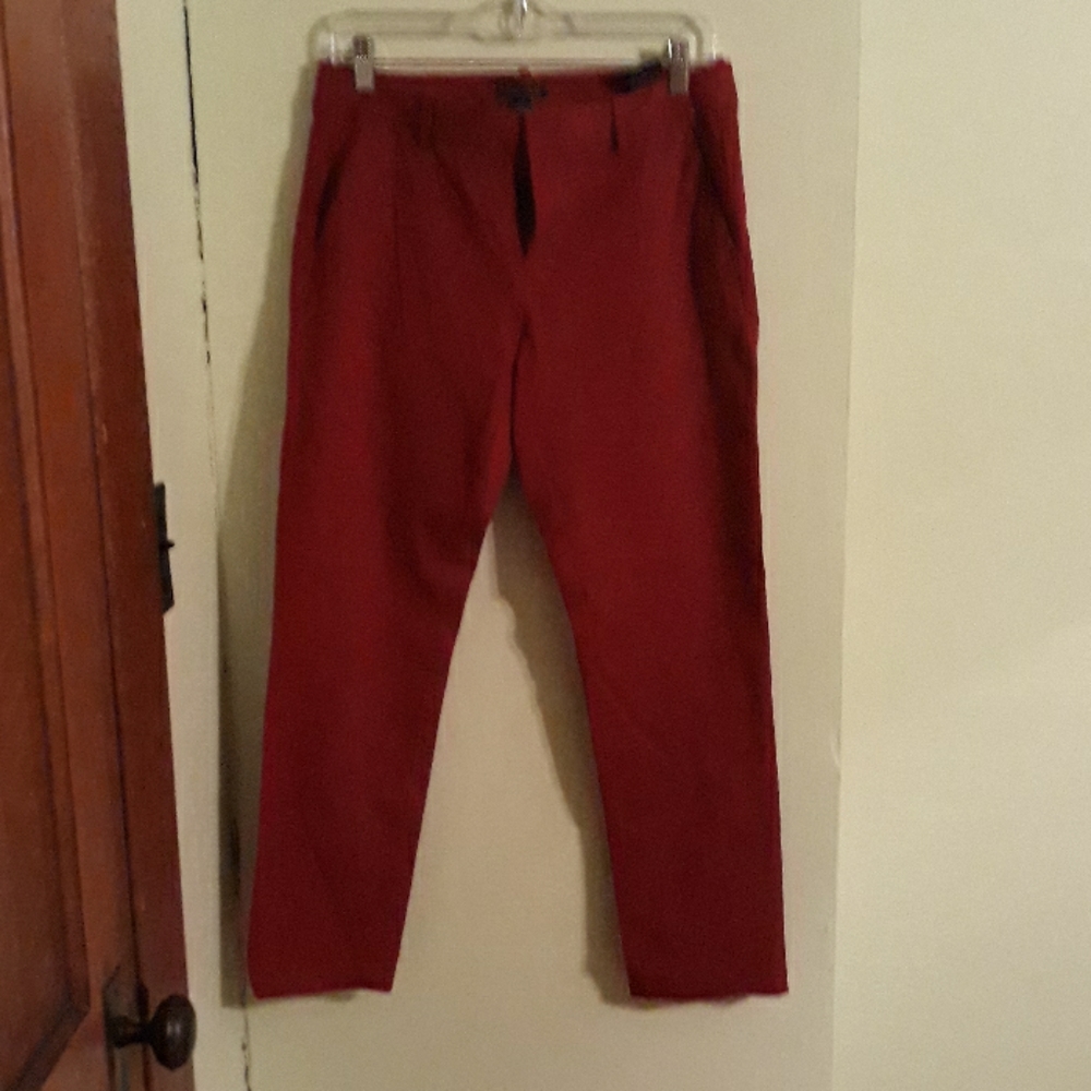 Red cropped pants, size 6